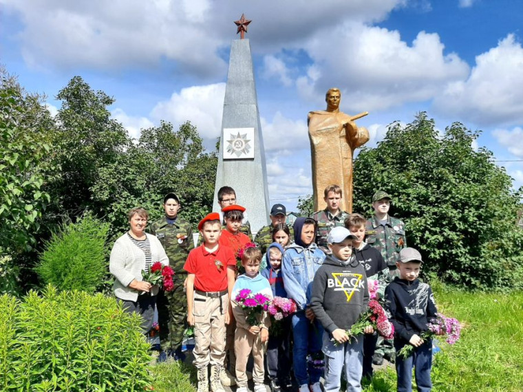 22 июня в День Памяти и скорби состоялся торжественный митинг у памятника воинам-землякам, павшим в годы ВОВ в с. Андреевка.