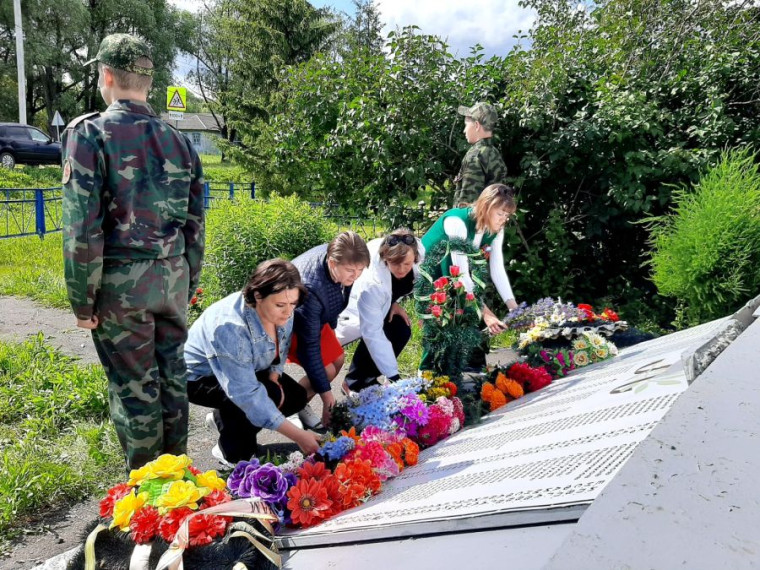 22 июня в День Памяти и скорби состоялся торжественный митинг у памятника воинам-землякам, павшим в годы ВОВ в с. Андреевка.